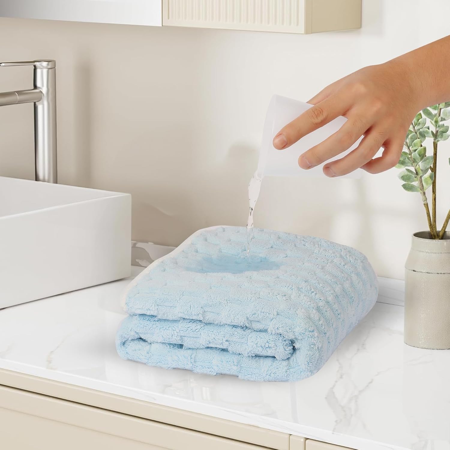 Luxury Microfiber Bath Towels 4-Pack  8X Absorbent Quick-Dry 27.5x55in Ultra Lig
